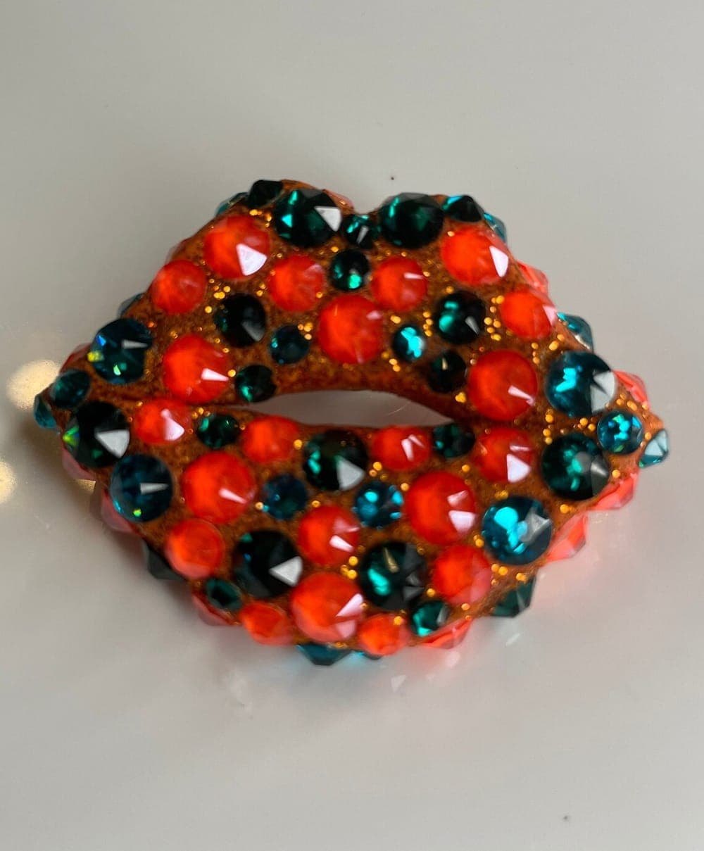Rhinestone Kiss Lip Pin